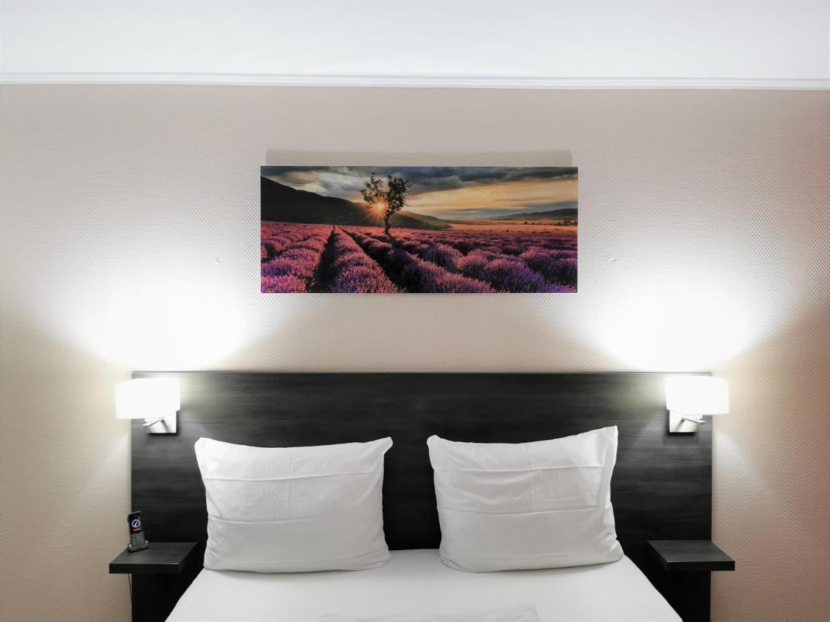 Bivius Hotel Restaurant Luxembourg Strassen Esterno foto