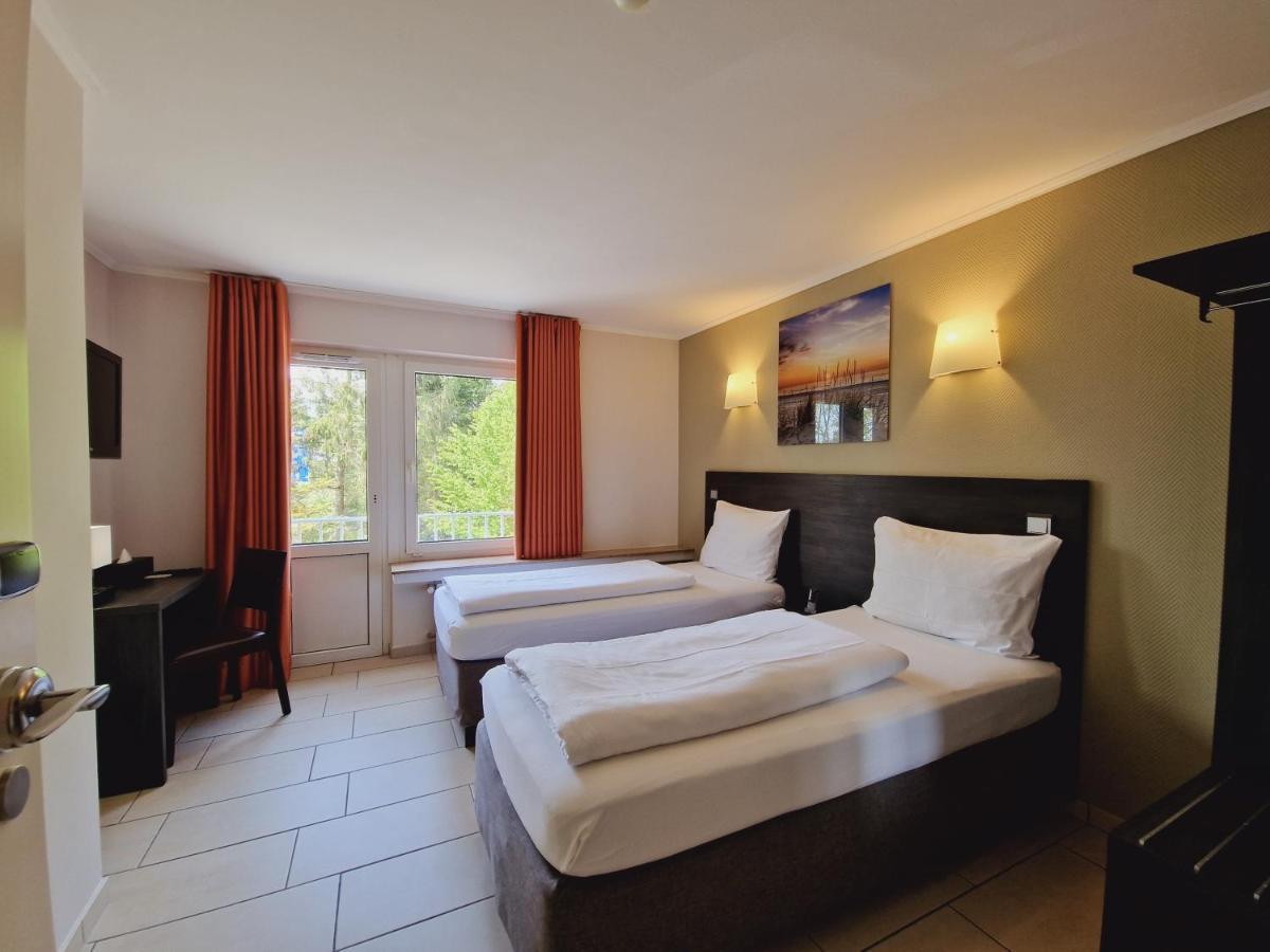 Bivius Hotel Restaurant Luxembourg Strassen Esterno foto