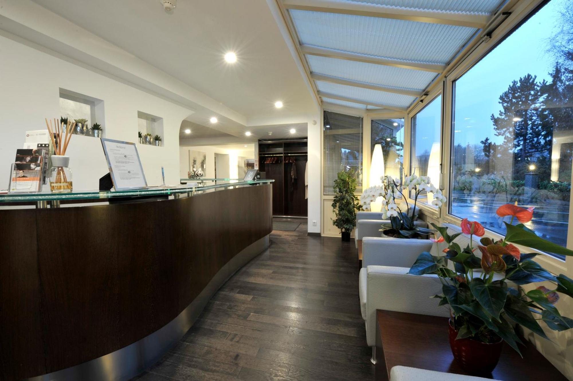 Bivius Hotel Restaurant Luxembourg Strassen Esterno foto