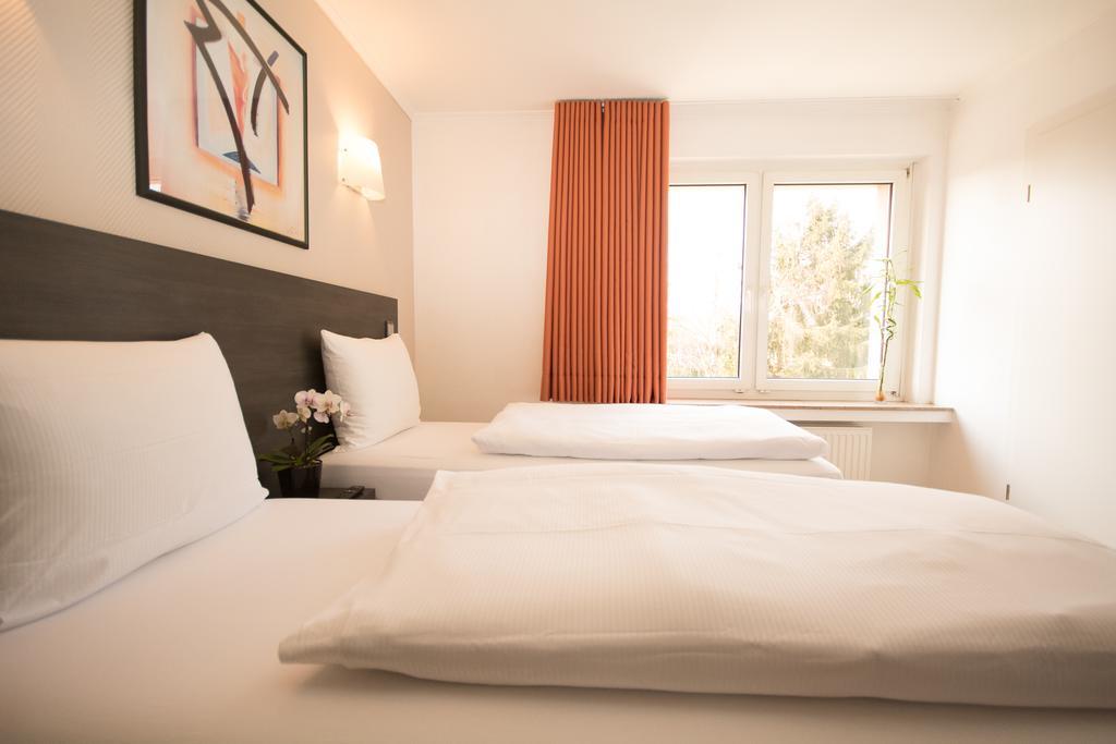 Bivius Hotel Restaurant Luxembourg Strassen Esterno foto