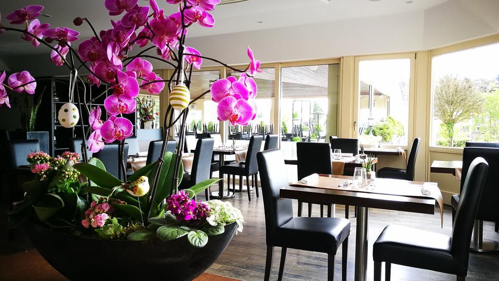 Bivius Hotel Restaurant Luxembourg Strassen Esterno foto
