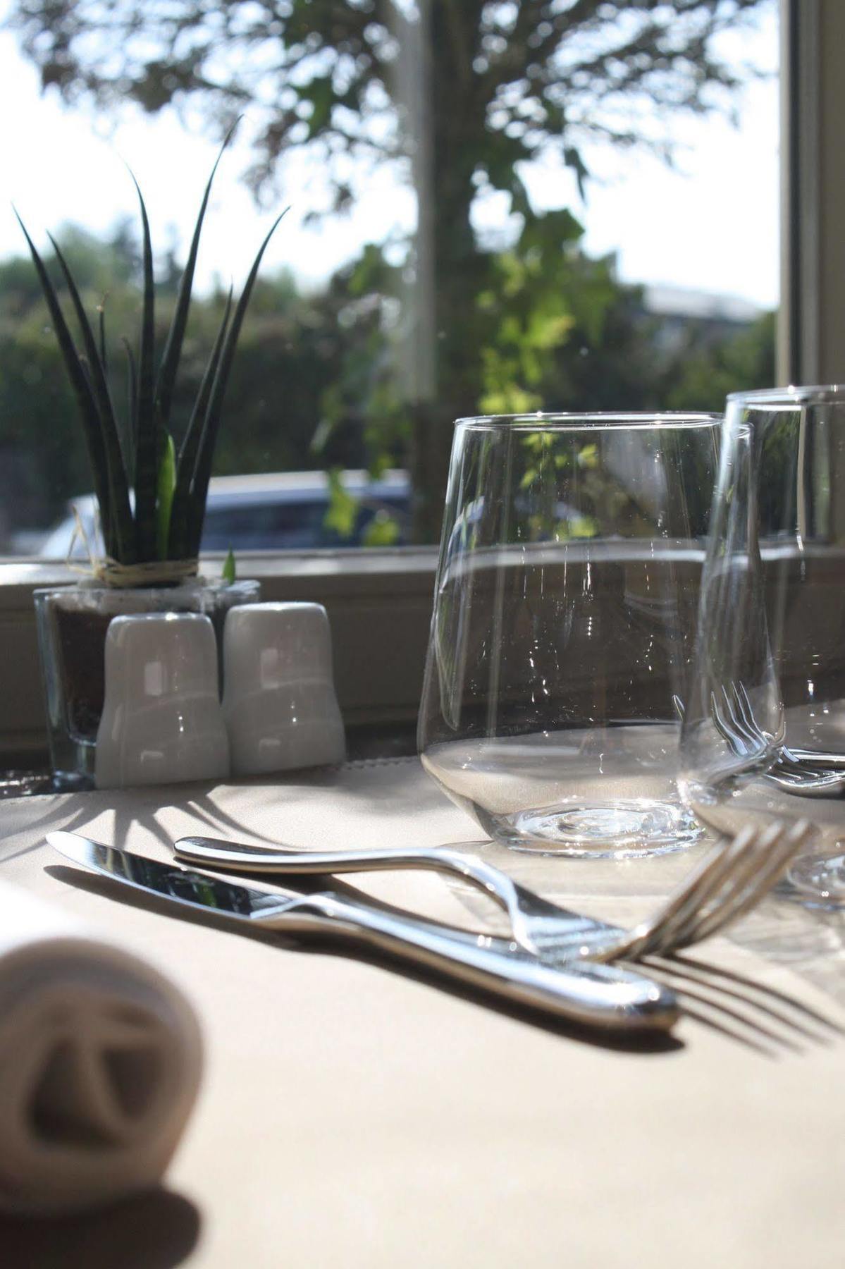 Bivius Hotel Restaurant Luxembourg Strassen Esterno foto