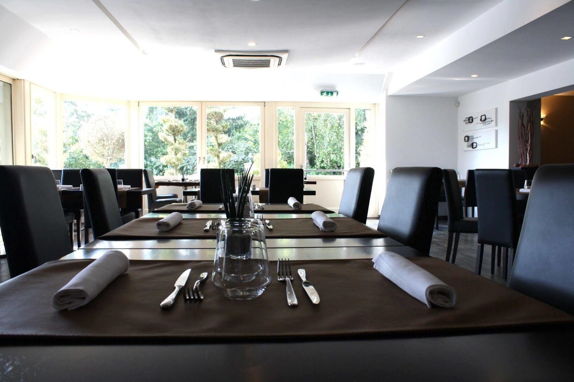 Bivius Hotel Restaurant Luxembourg Strassen Esterno foto