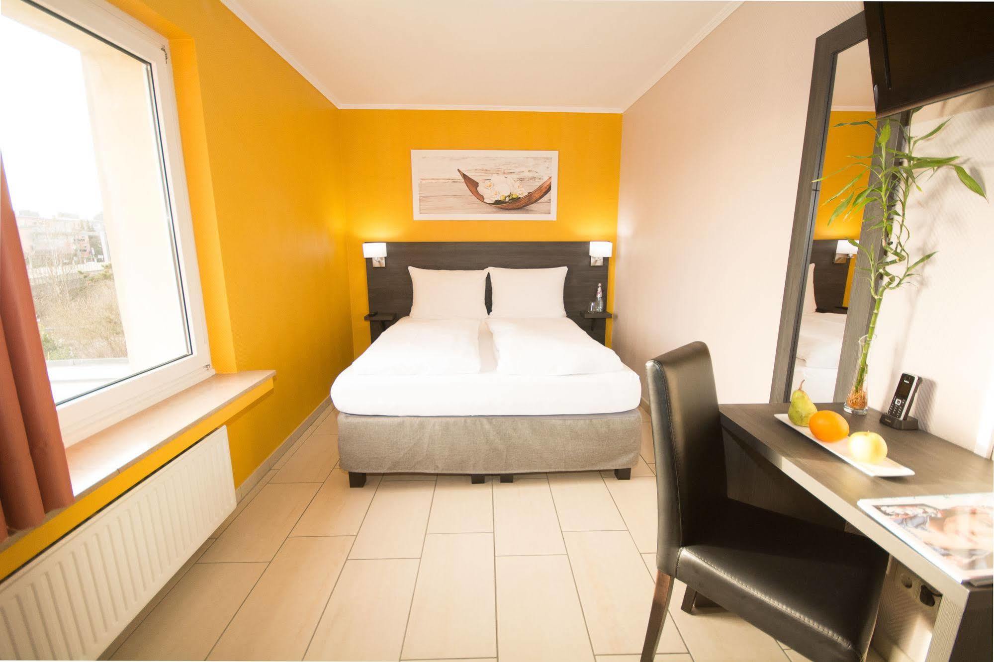 Bivius Hotel Restaurant Luxembourg Strassen Esterno foto